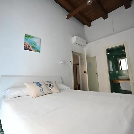 Alojamento de Acomodação e Pequeno-almoço La Memolina 4*